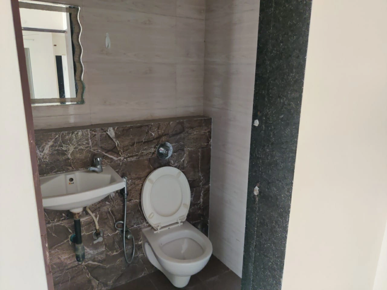 2 BHK Flat for Rent in Sethia green view, Goregaon West